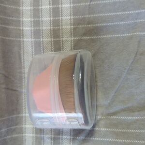 Travel brush Kabuki style